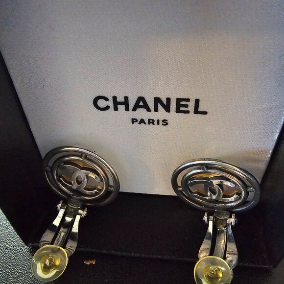 Chanel Vintage Gold Plated CC Silver Round Wheel Clip on Earrings - Picture 2 of 3